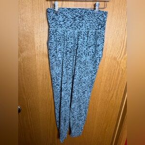 Athleta Salutations Jogger size Small